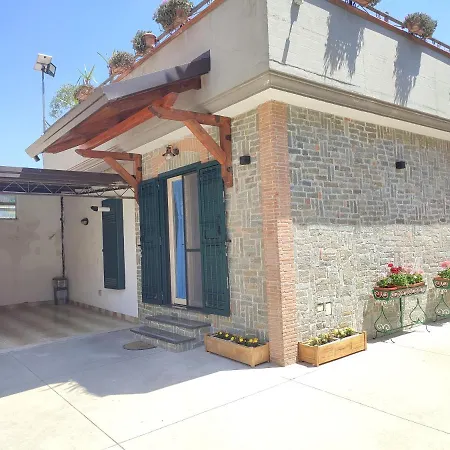 Maison d'hôtes Midway House Italy Sant'Egidio del Monte Albino